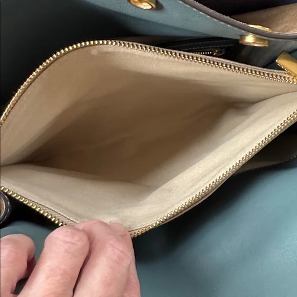 Tory Burch Lee Radziwill Double Bag in Clamshell - Picture 14 of 15